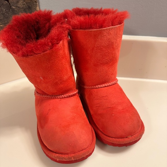 Red girls Bailey bow Uggs size 10 - Picture 2 of 6